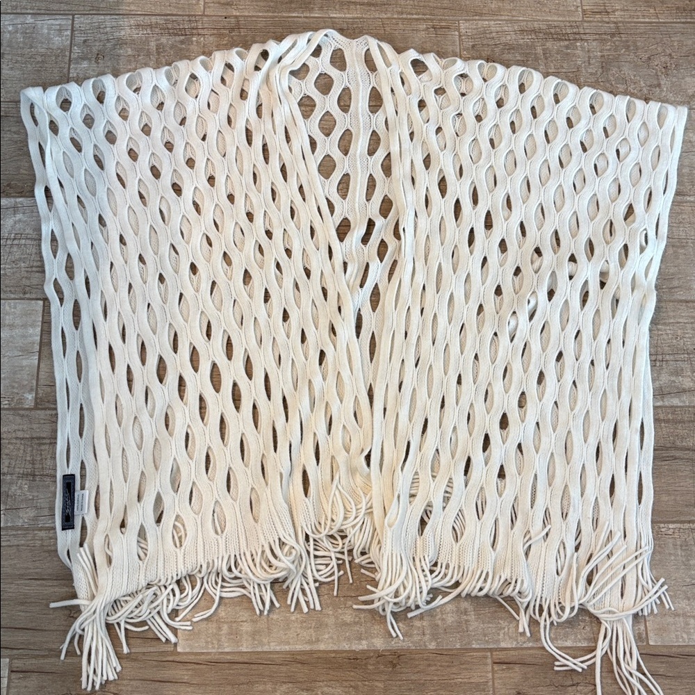 100% Acrylic open-knit shawl with fringe accents - Picture 3 of 3